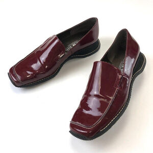 UN Tour en Ville burgundy garnet patent square toe loafer Size 8-8.5